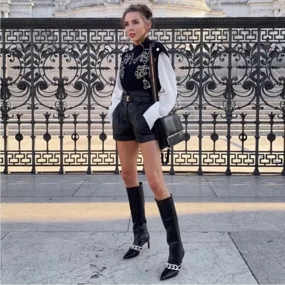 ZARA Elegant Black Knee-High Boots with Chain Detail - Picture 6 of 16